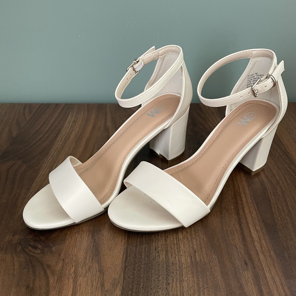 Chelsea Moreland Block Heels